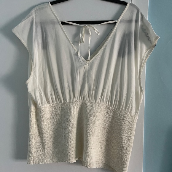 Old Navy Smocked Waist Top with Embroidery, XL Tall - Picture 5 of 8